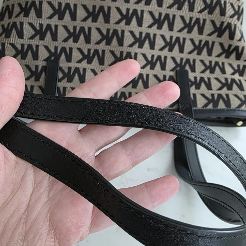 Michael kors medium signiture tote tan and black leather and gold accent - Picture 6 of 8